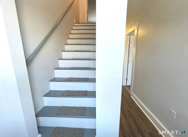 Building Photo - 30 Anthony St