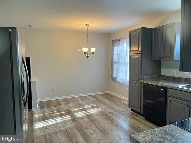 Building Photo - 17447 Pelham View Dr