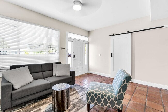 Building Photo - 3624 SW 22nd St