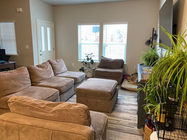 Building Photo - Beautiful 3 bed/ 2.5 bath Townhome in Berthoud