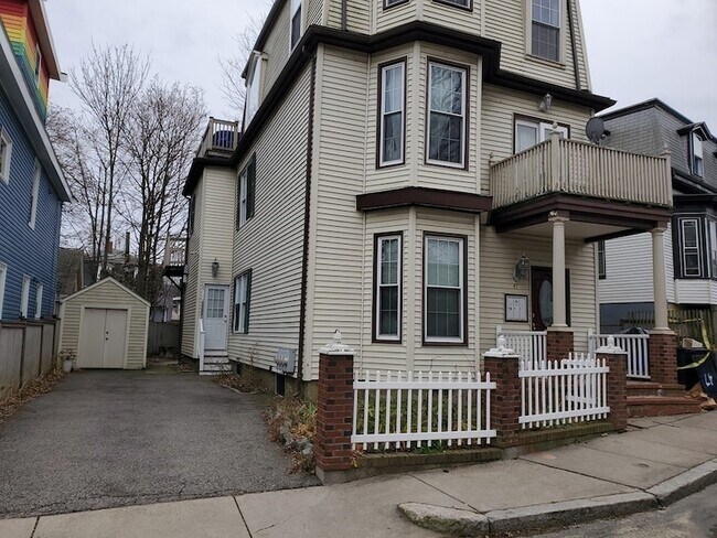 Primary Photo - 47 Moseley St