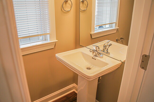 Building Photo - MLK @ Fairview