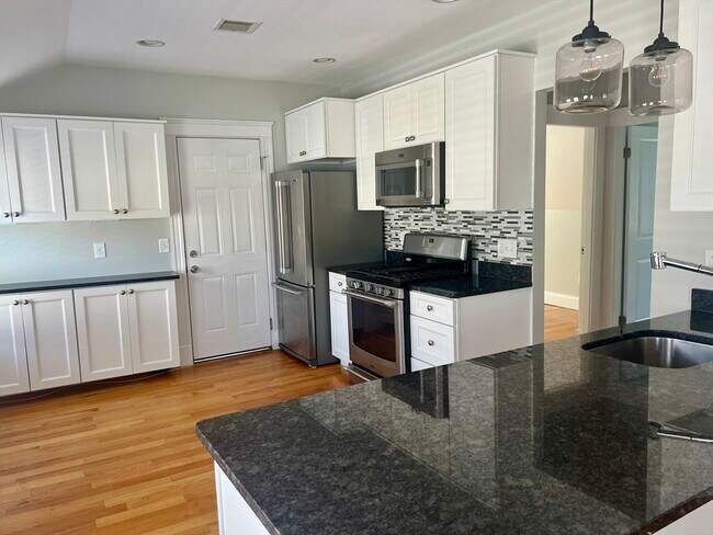 Building Photo - 25 Seymour St