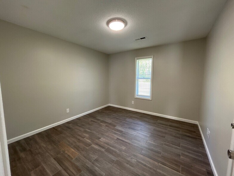 Building Photo - 40 Fairway Cv