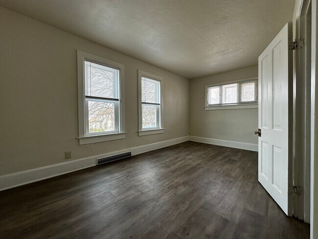 Building Photo - 808 Cherry St