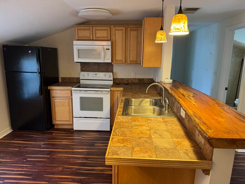 Building Photo - 312 1/2 S Alabama Ave