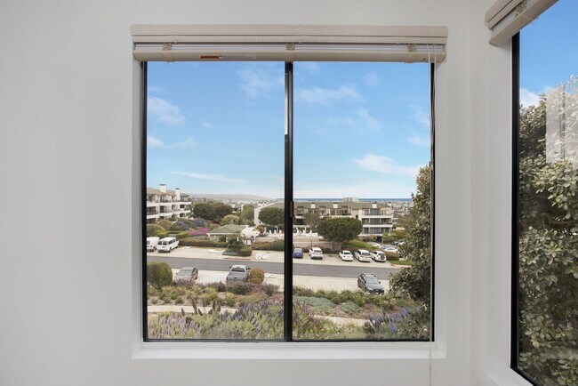 Building Photo - Welcome to Luxurious Villa Balboa in Newpo...