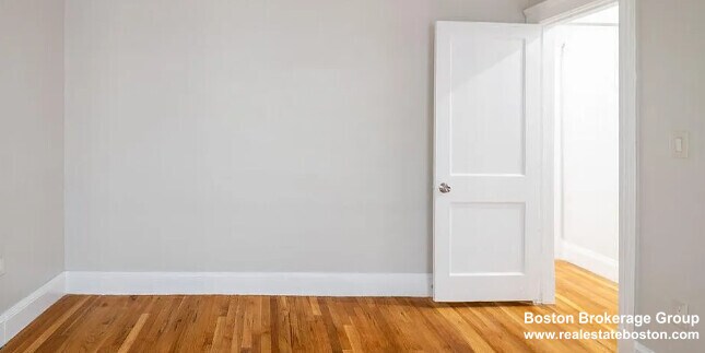 Building Photo - 122 Hillside St