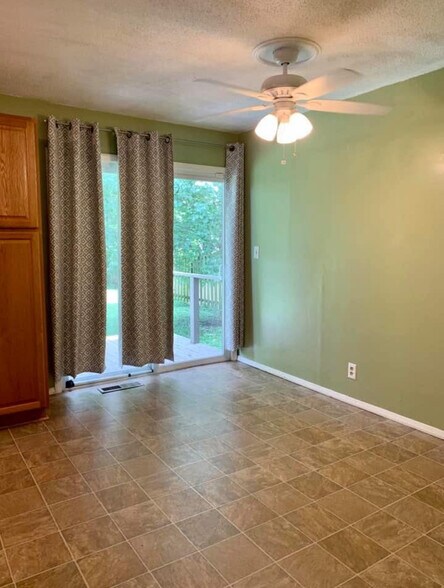 Kitchen - 212 Brookside Dr