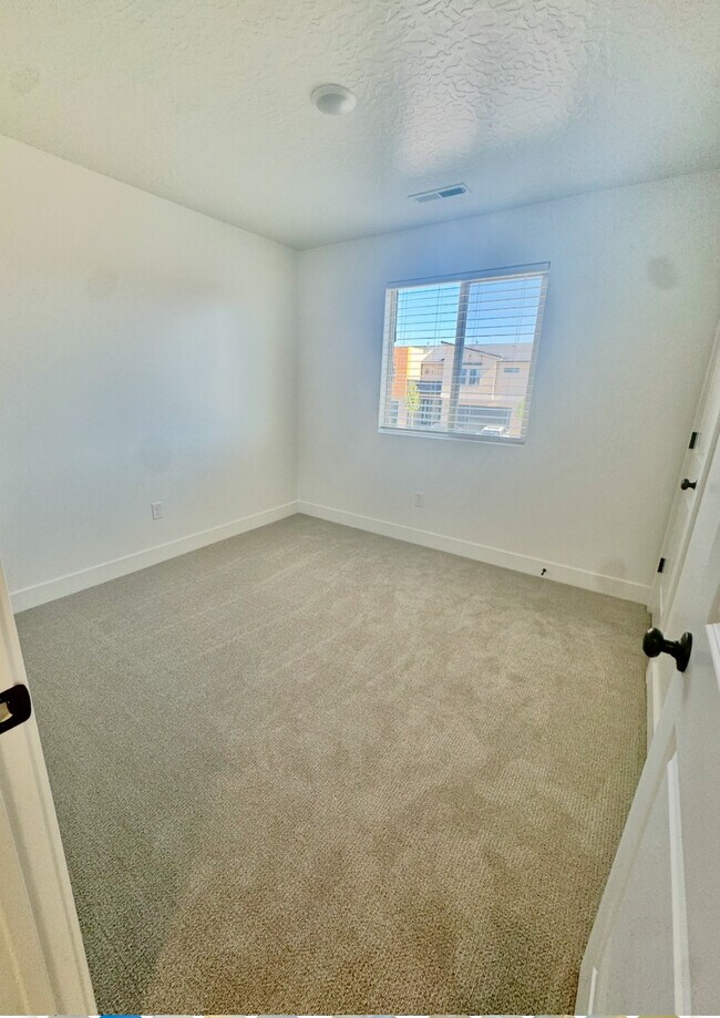 Building Photo - 5722 S Weehawken Ln