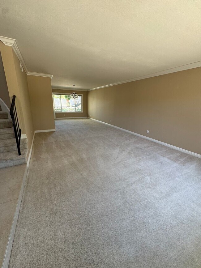 Building Photo - Prime Cul-de-Sac Location with Expansive Backyard