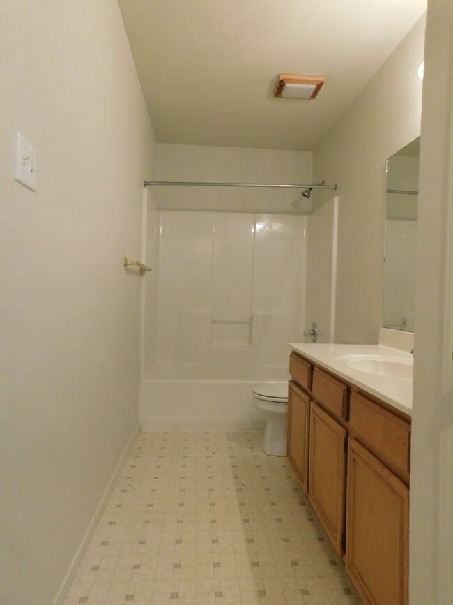 Building Photo - Available NOW!!!! Gorgeous 1 story, 3 bedroom, 2 bath, 1 car garage home. Spacious living room an...