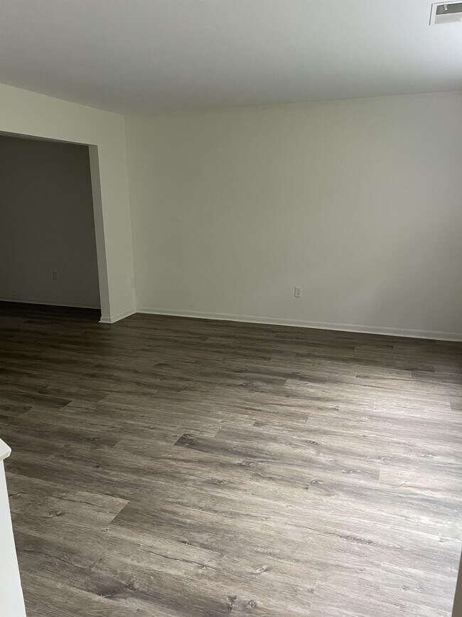 Building Photo - 161 Harvest Dr