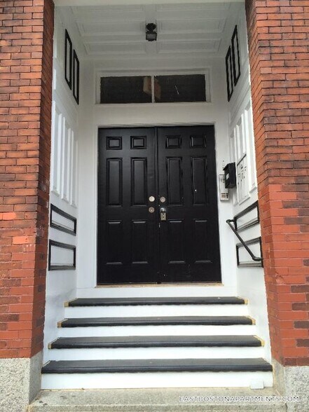 Building Photo - 342 Meridian St