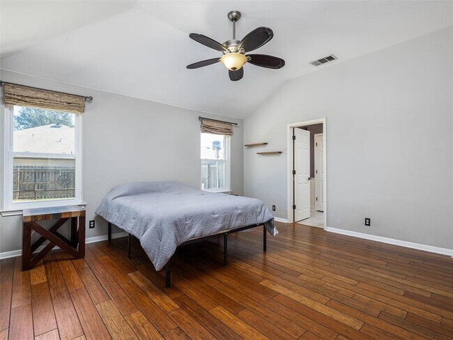 Building Photo - 208 S Buffalo Pass