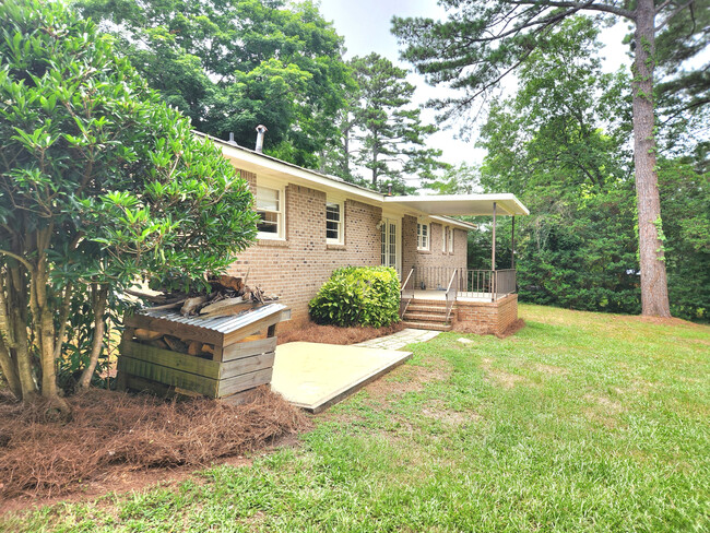 Building Photo - 1482 Wesley Dr
