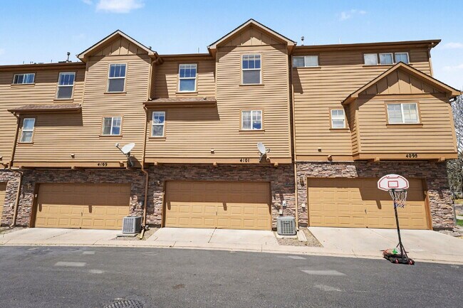 Building Photo - "Discover Your Dream Home: Spacious 3-Bedroom Townhouse in Scenic Castle Rock!"