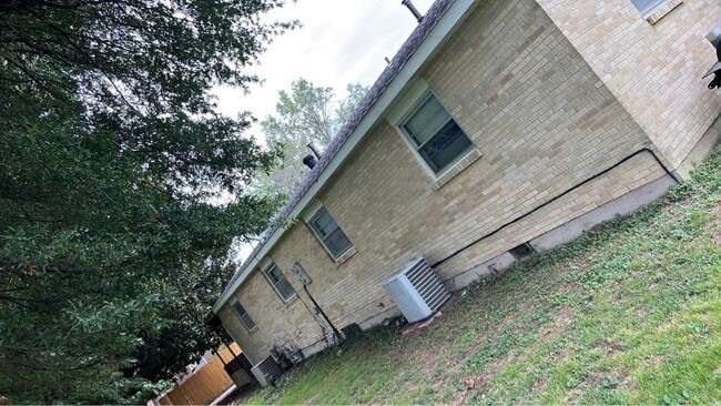 Building Photo - 808 Davis Blvd