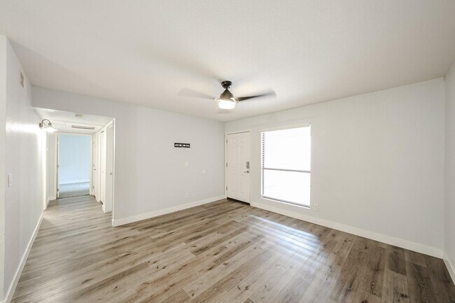 Building Photo - 1340 N Recker Rd