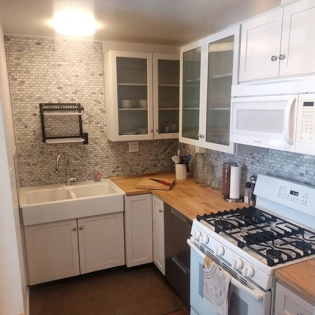 Building Photo - 17913 San Carlos Dr