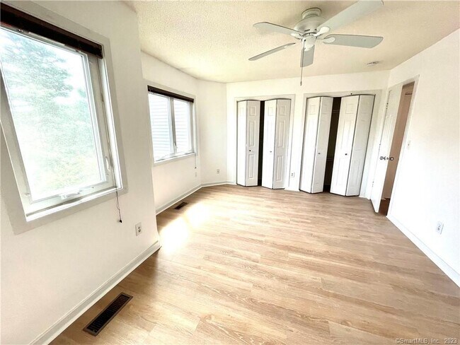 Building Photo - 1410 Whitney Ave