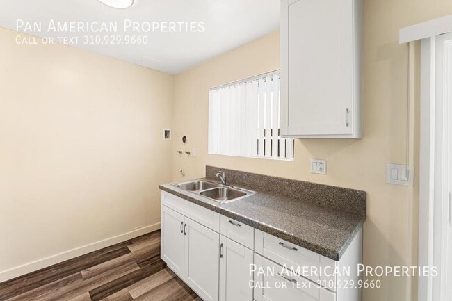 Building Photo - 9106 1/2 Palm St.-A6