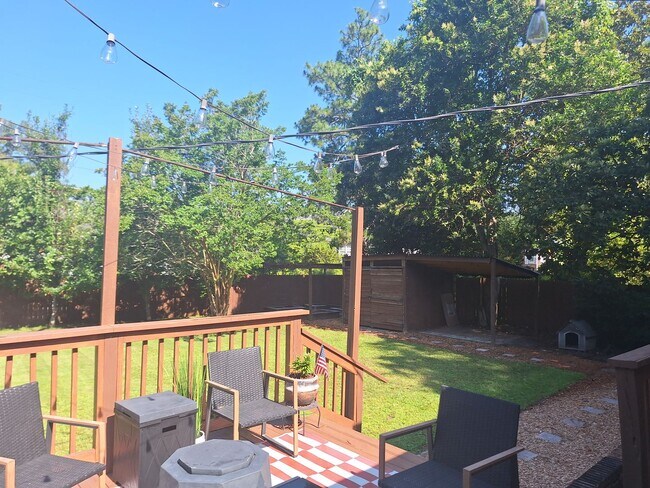 Building Photo - Magnificent Four Bedroom Home - Minutes Away from Numerous Attractions!