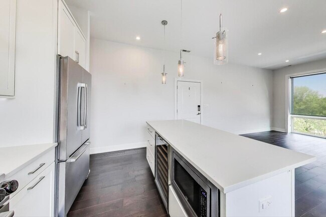 Building Photo - 3224 N Elston Ave