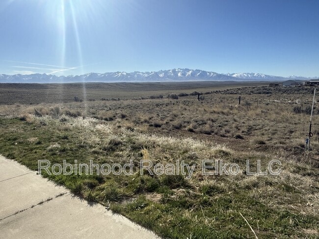 Building Photo - 300 Rustic Dr