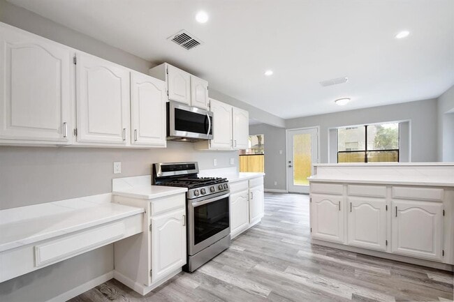 Building Photo - 14926 Eminence