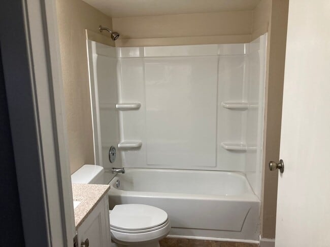 Building Photo - Beautifully Renovated 2-Bed, 2-Bath Condo – 1,020 sq. ft.  Pool and clubhouse plus lots more!