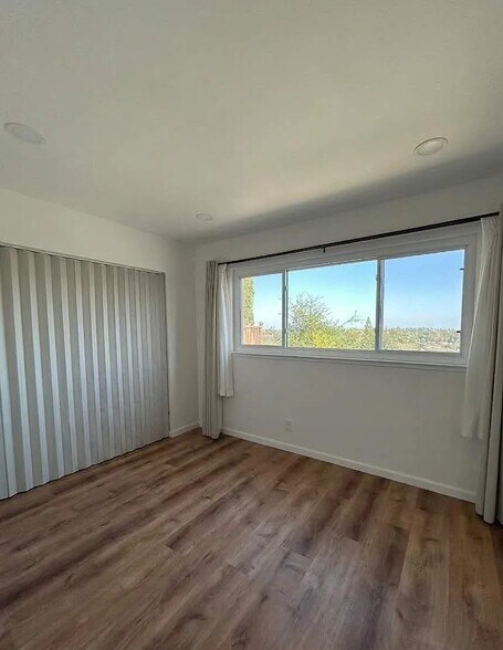 Building Photo - 635 River View Dr