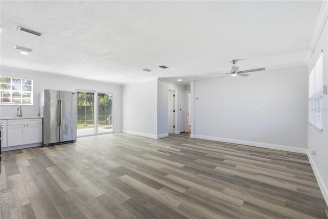 Building Photo - 8902 W Norfolk St