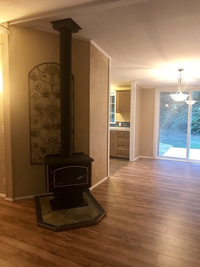 Building Photo - 309 NE Whimbrel Ct