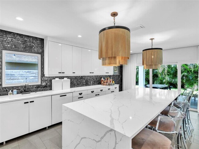 Building Photo - 4021 21st Ave N