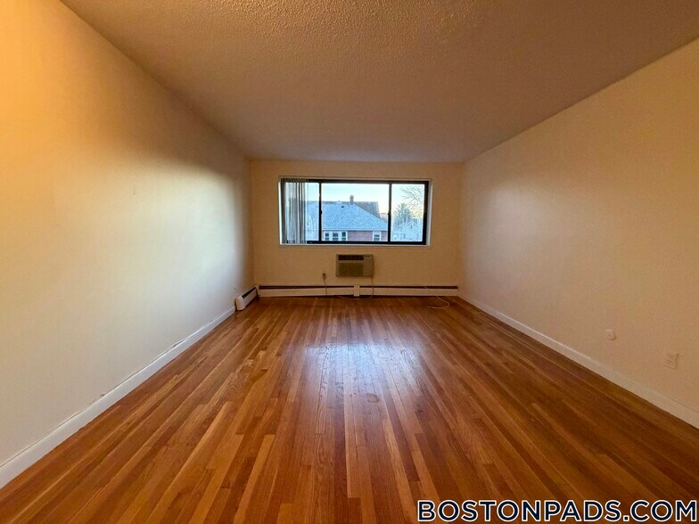 Building Photo - 122 Dustin St