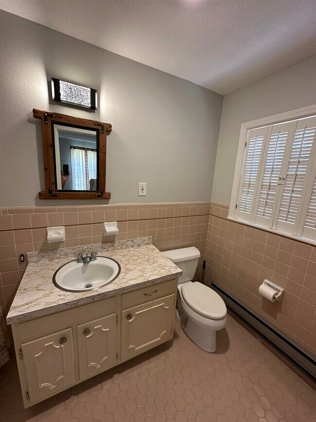 Building Photo - 289 Woodmont Dr