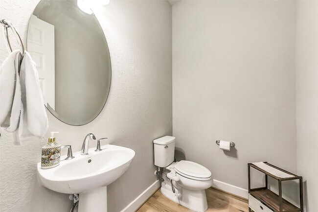 Building Photo - 28289 Emerald Bnd