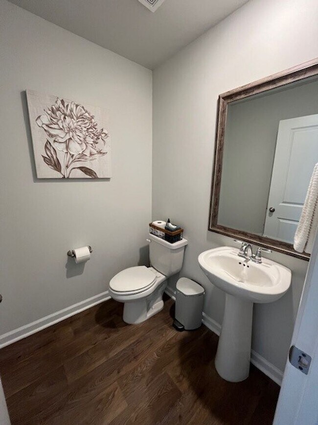 Building Photo - Discover this spacious 4-bedroom, 2.5-bath home in Winnabow, NC