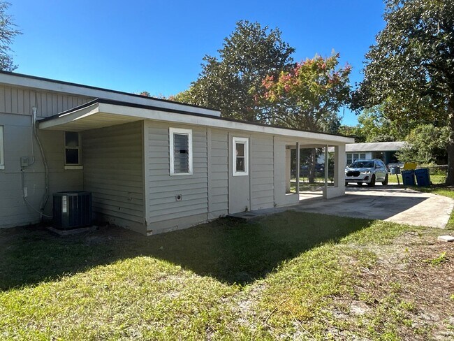 Building Photo - 10503 De Paul Dr