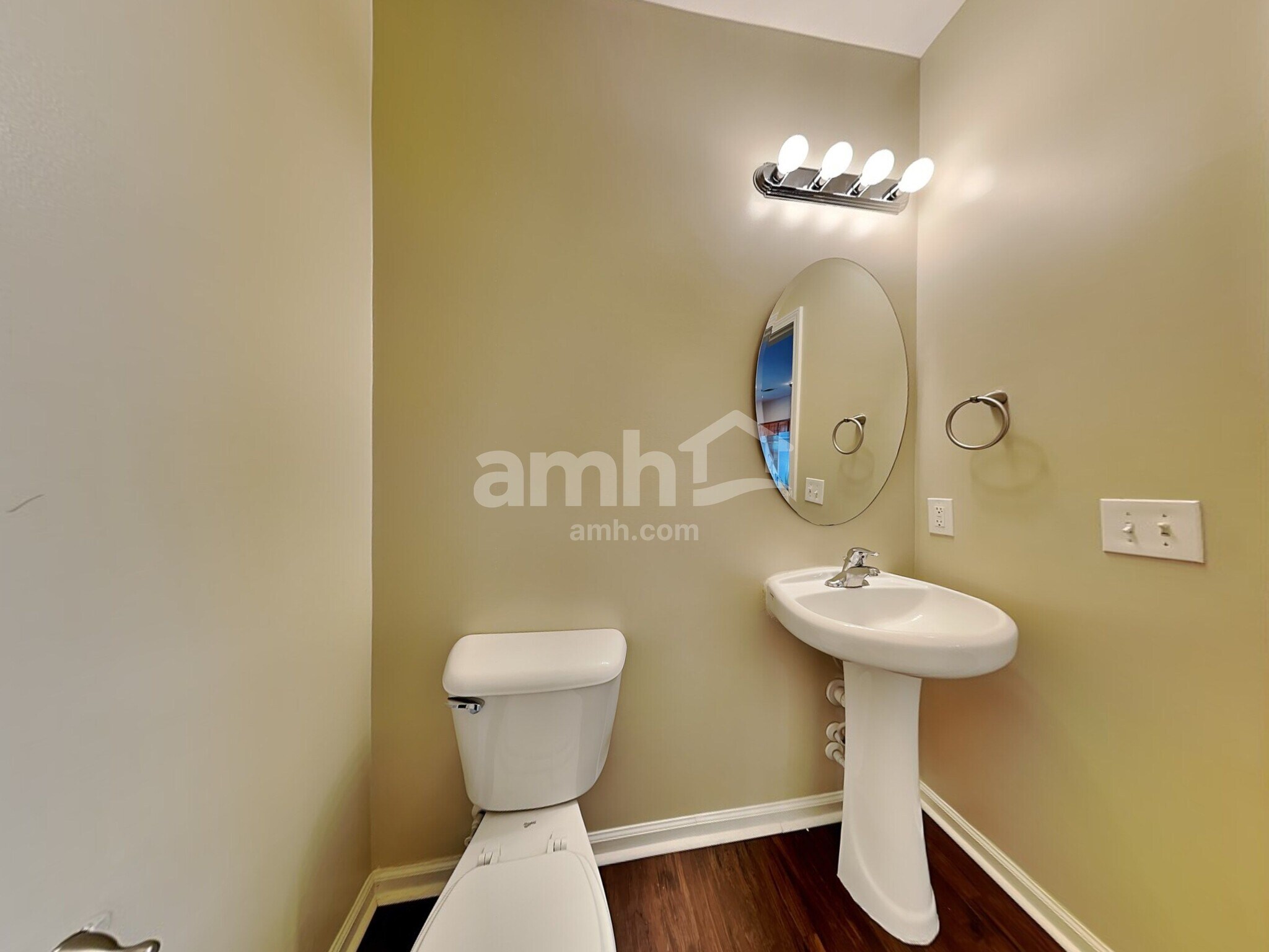 Building Photo - 137 Lake House Rd