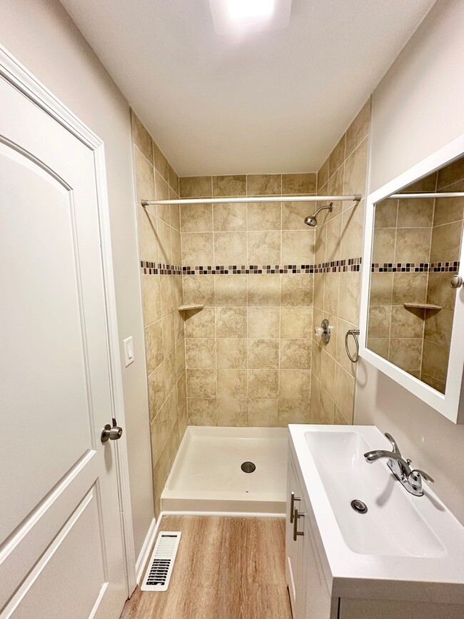 Building Photo - 3003 Killarney Dr