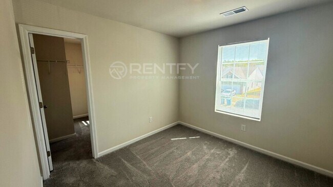 Building Photo - 2802 Legacy Rdg Ln