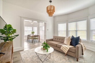 Building Photo - 315-317-317 NE Beech St