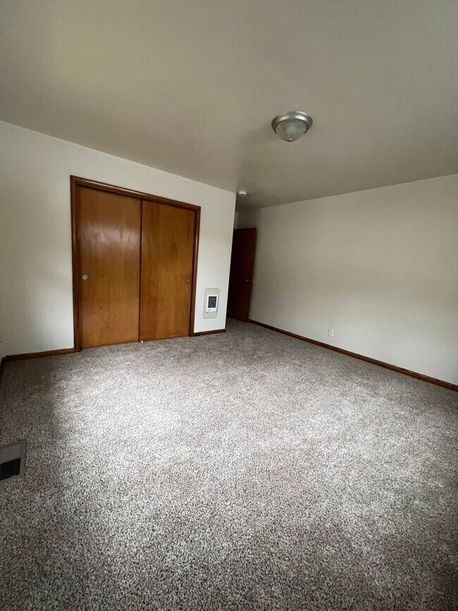 Building Photo - Rent Special: 1/2 Off First Full Months Rent