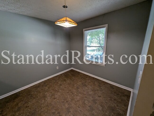Building Photo - 461 Booth Cir SW