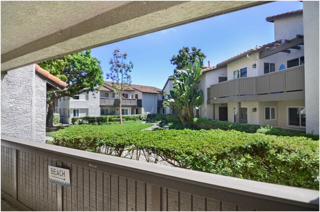 Building Photo - 1 Bedroom Condo - Ritz Pointe!