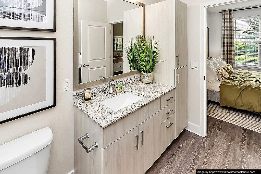 Building Photo - 2423 Areca Palm Dr