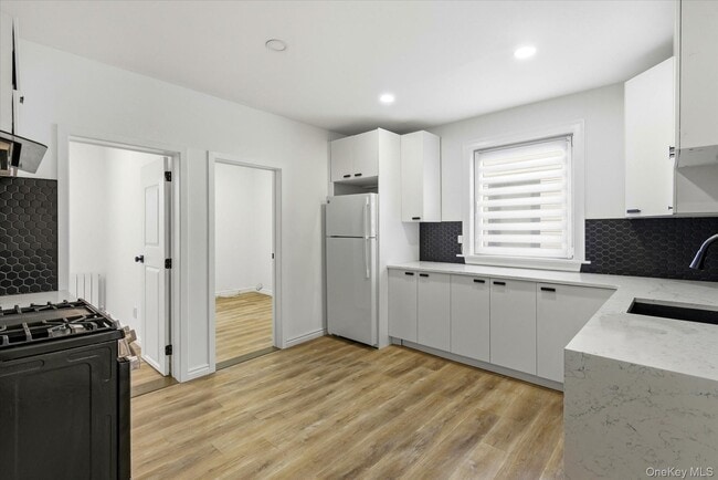 Building Photo - 73-22 67th Rd