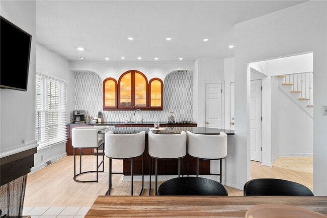 Building Photo - 302 Kingsberry Cir